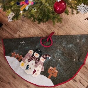 At Home America Freezin' Friends Collection Christmas Tree Skirt 45" Dia. NWT